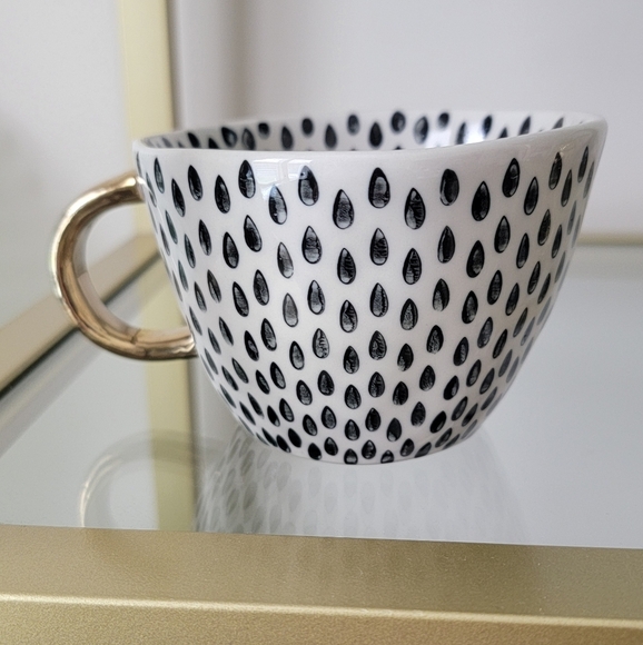 Old Pottery Company Black and White Teardrop Pattern Mug with Gold Handle - Picture 3 of 5